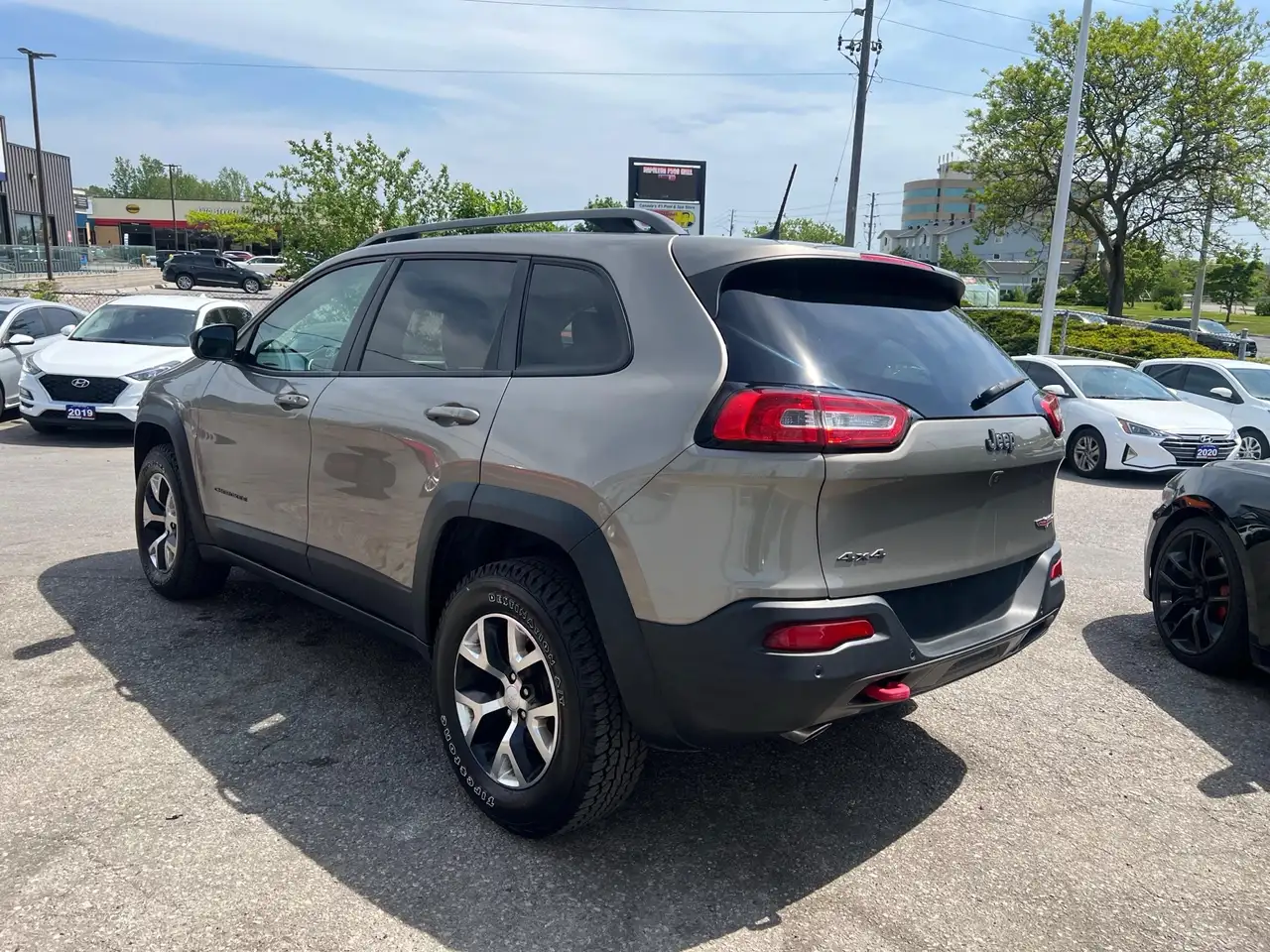 Jeep Cherokee photo Jeep Cherokee