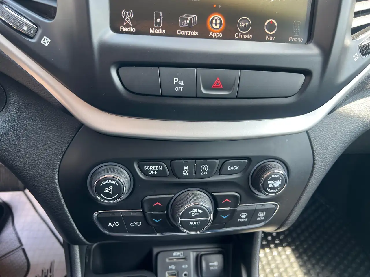 Jeep Cherokee photo Jeep Cherokee