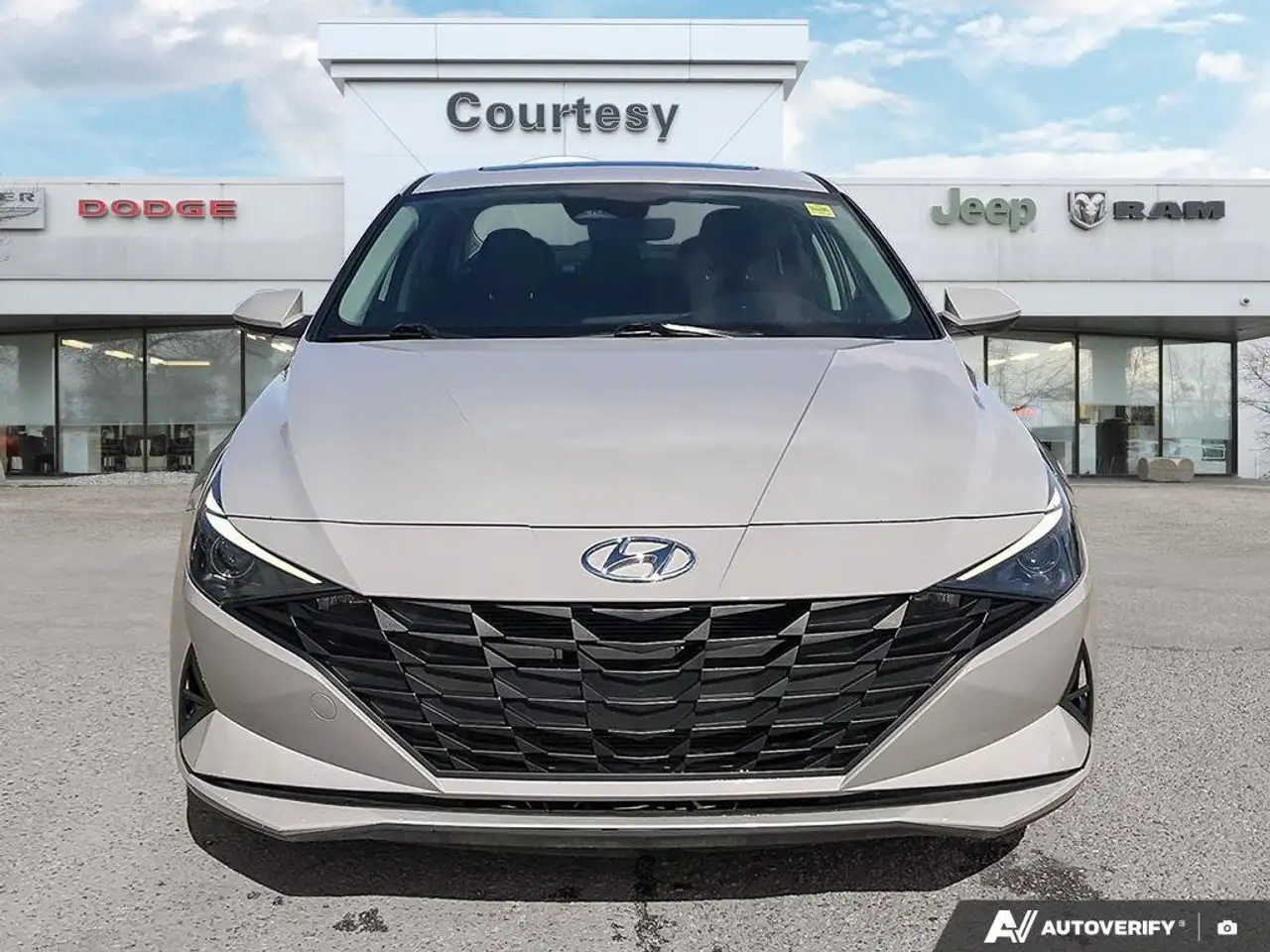 Hyundai ELANTRA снимка Hyundai ELANTRA