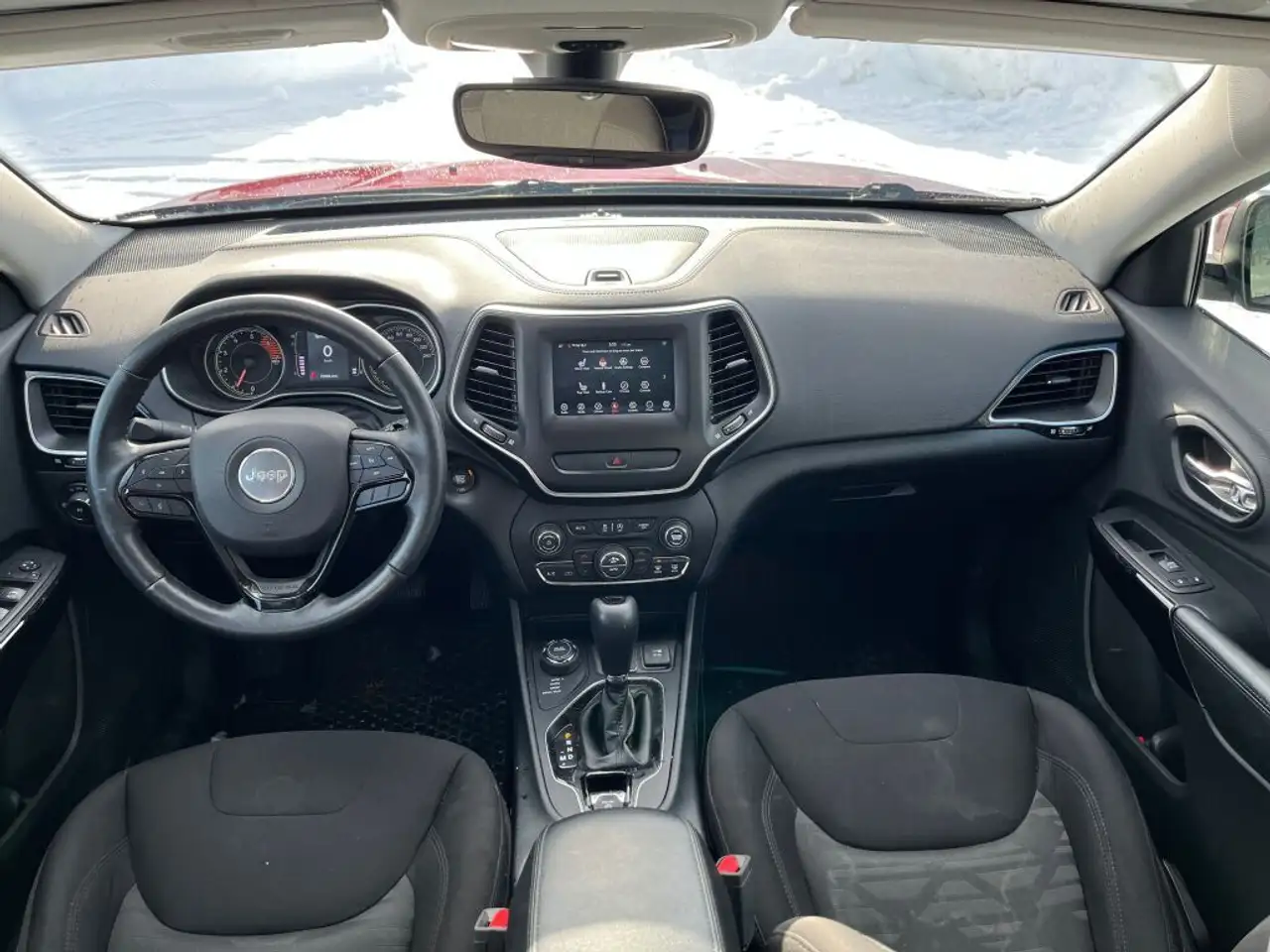 Jeep Cherokee снимка Jeep Cherokee