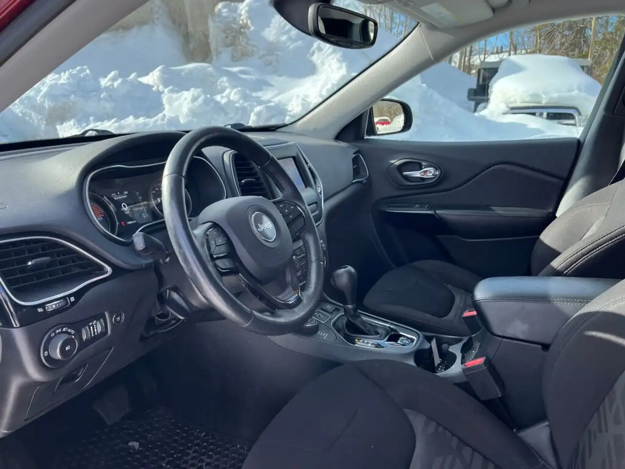 Jeep Cherokee снимка Jeep Cherokee