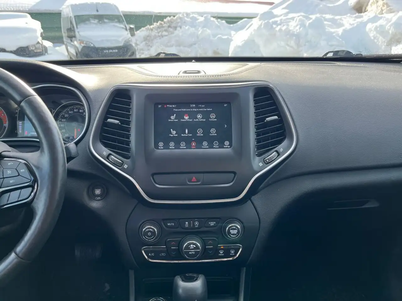 Jeep Cherokee снимка Jeep Cherokee