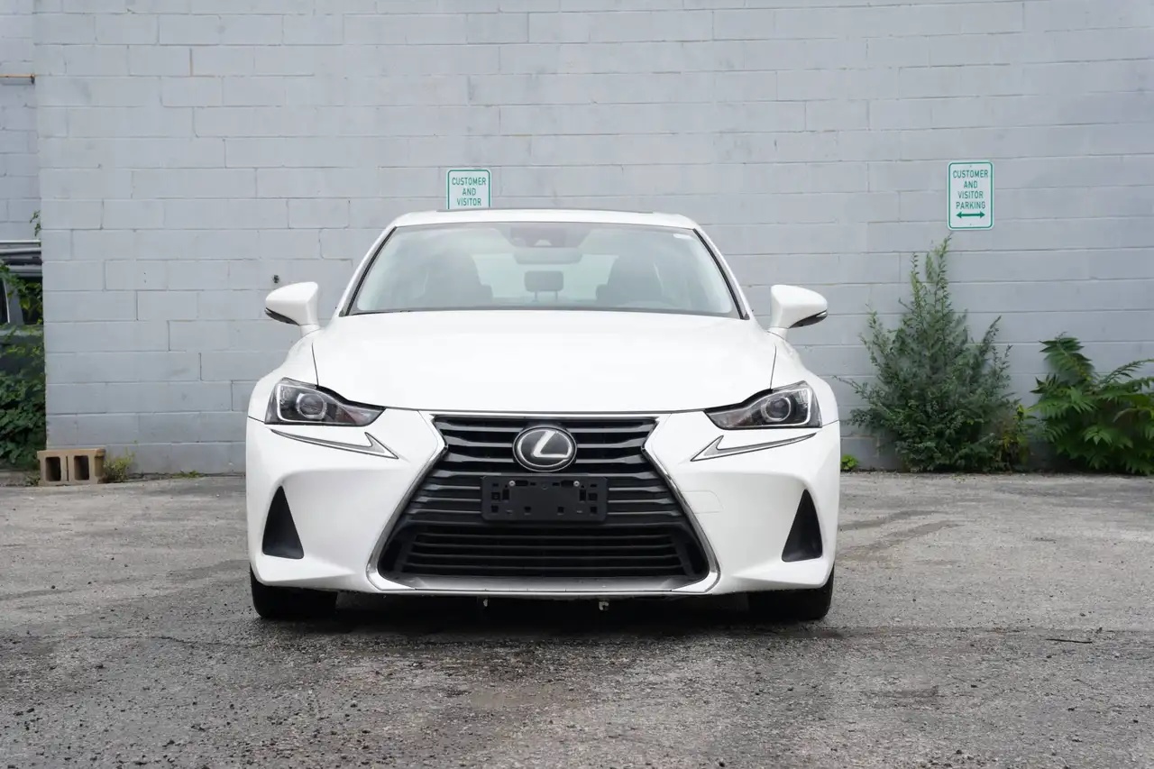 Lexus IS снимка Lexus IS