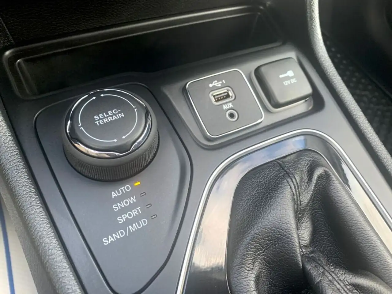 Jeep Cherokee снимка Jeep Cherokee