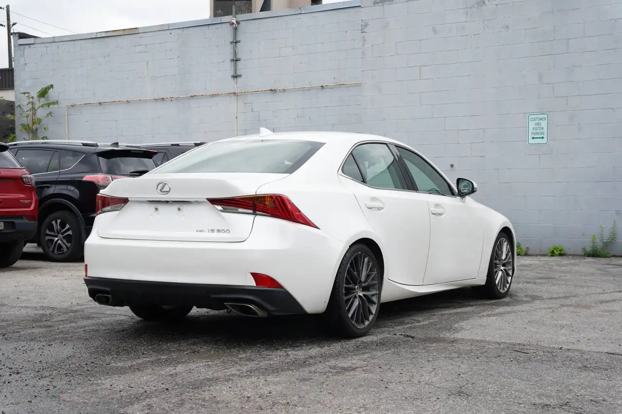 Lexus IS снимка Lexus IS