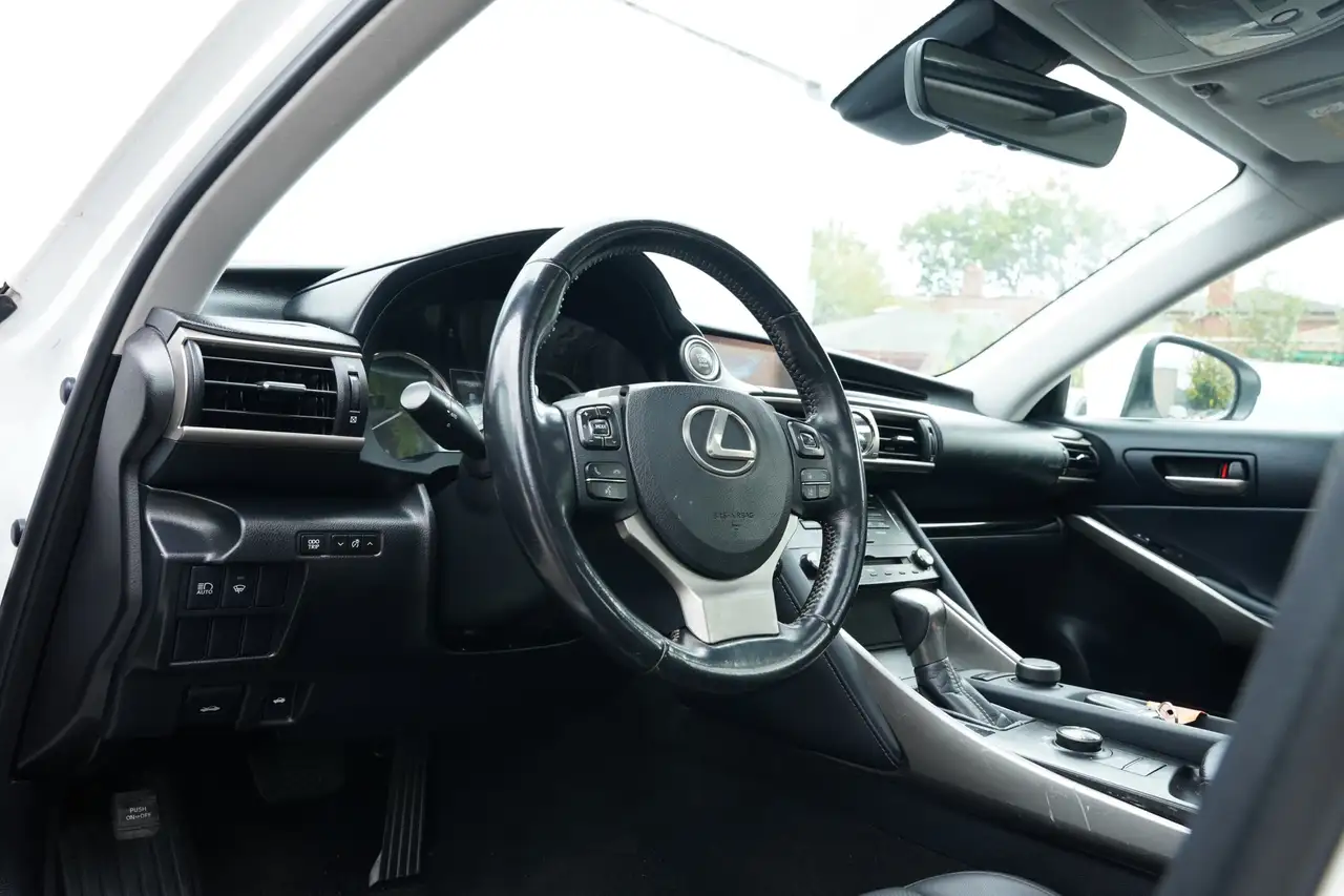 Lexus IS снимка Lexus IS