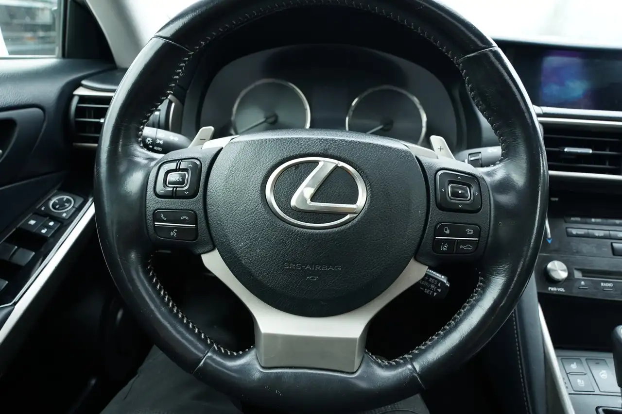 Lexus IS снимка Lexus IS