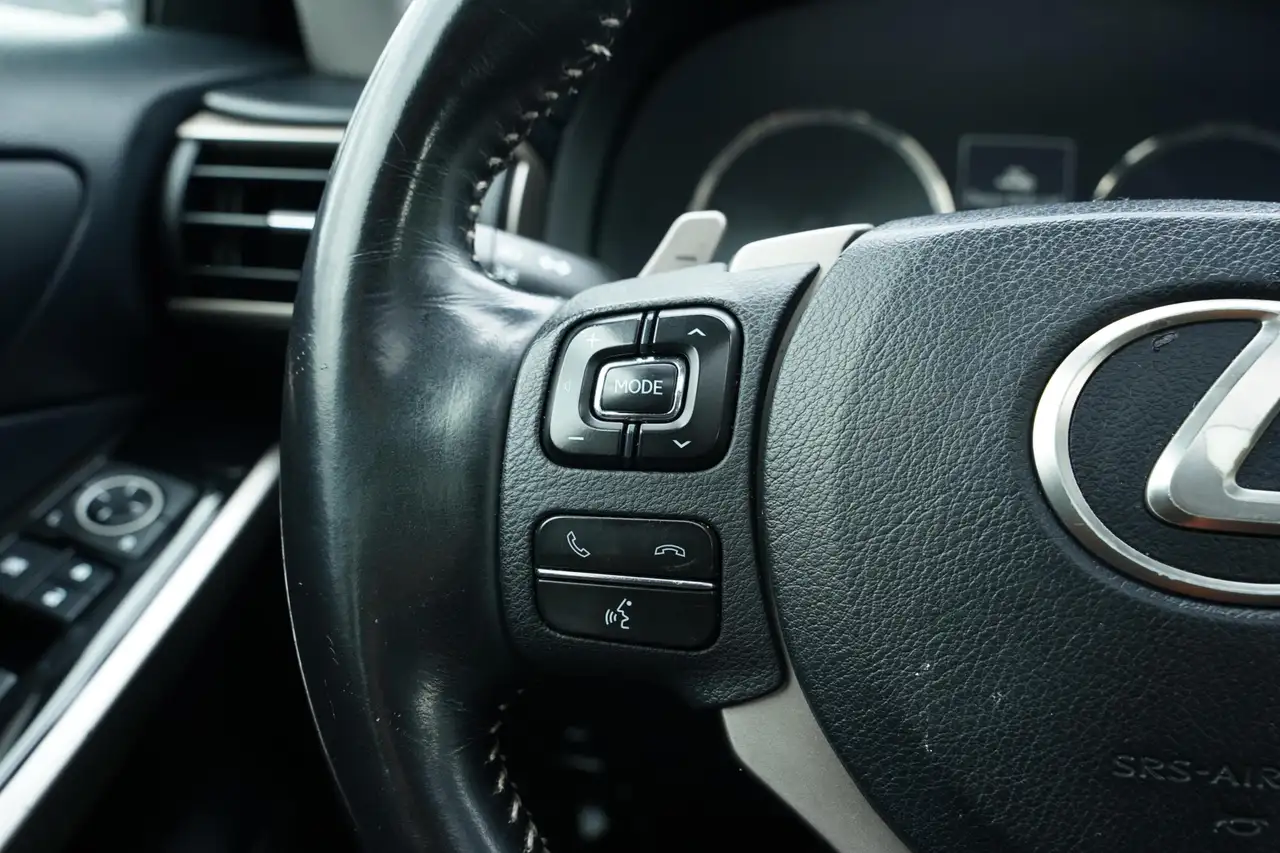 Lexus IS снимка Lexus IS