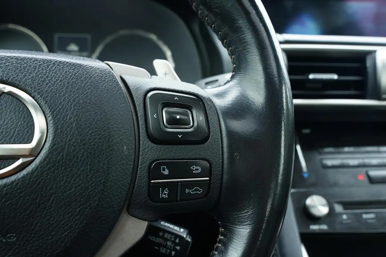 Lexus IS снимка Lexus IS