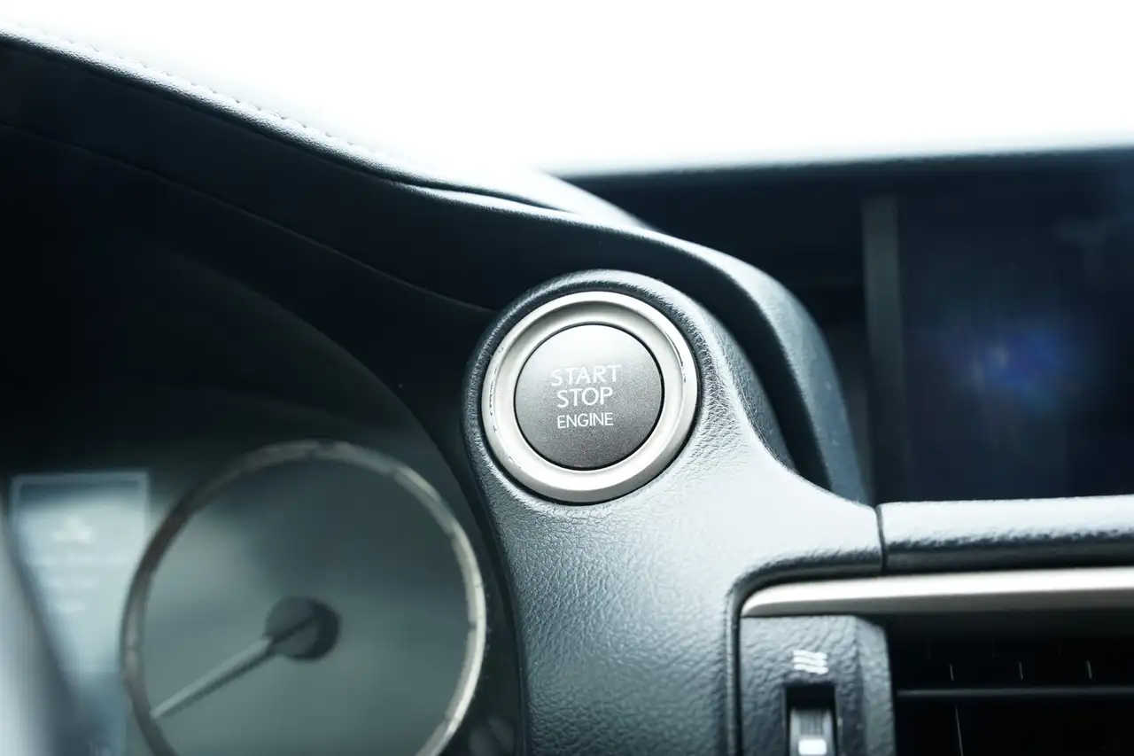 Lexus IS снимка Lexus IS