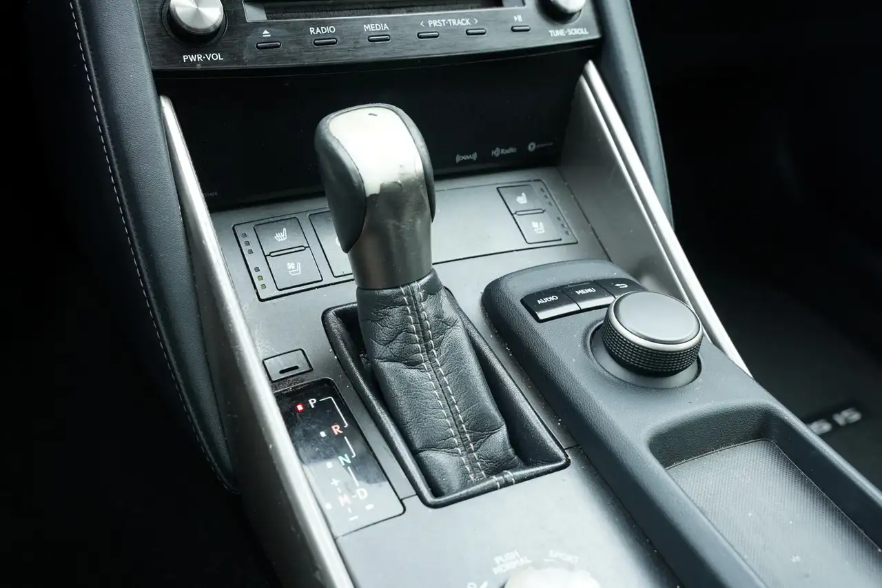 Lexus IS снимка Lexus IS