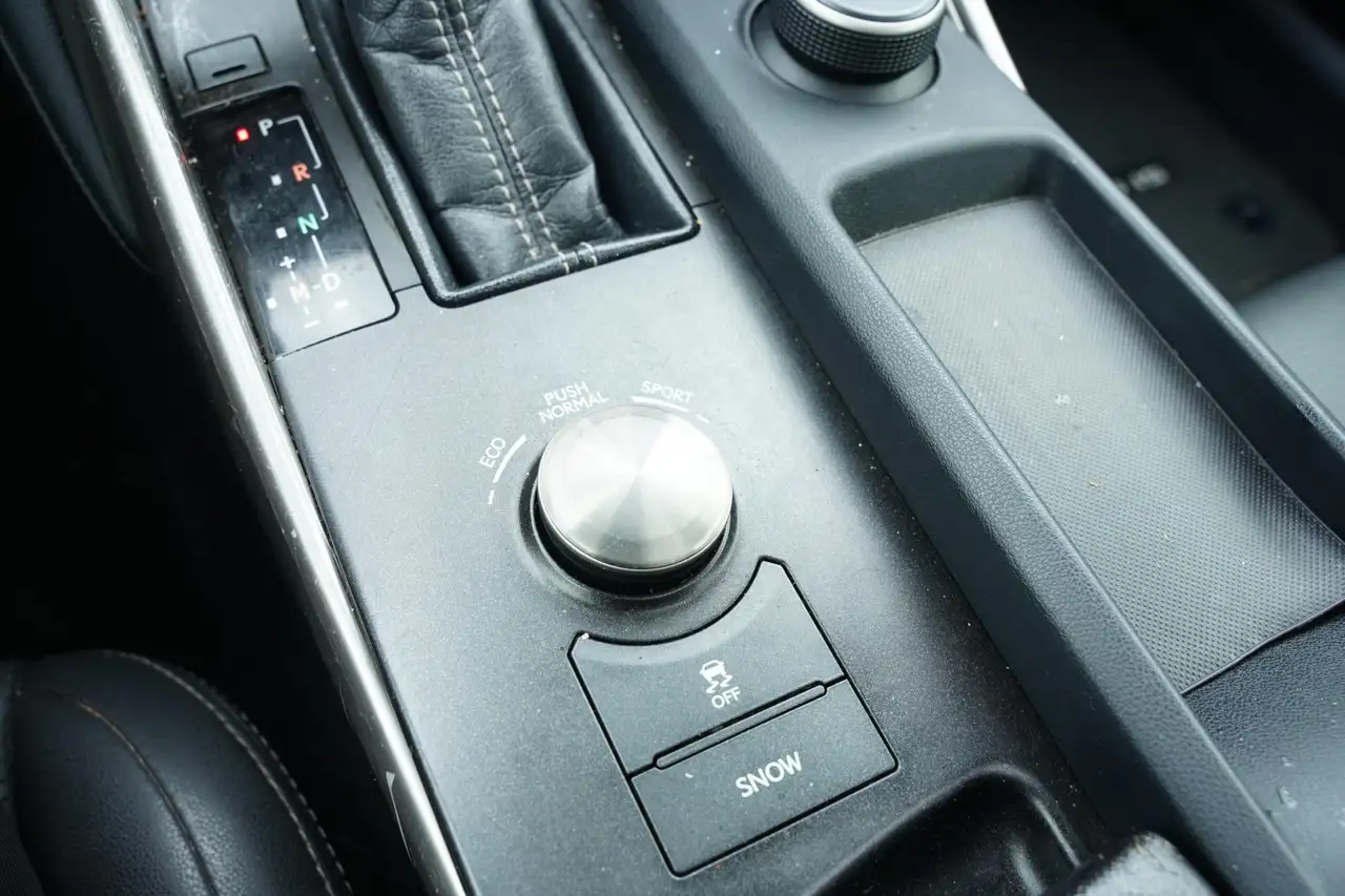 Lexus IS снимка Lexus IS