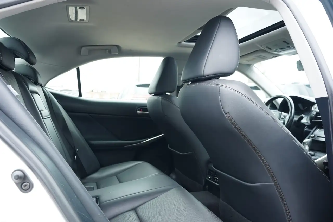Lexus IS снимка Lexus IS
