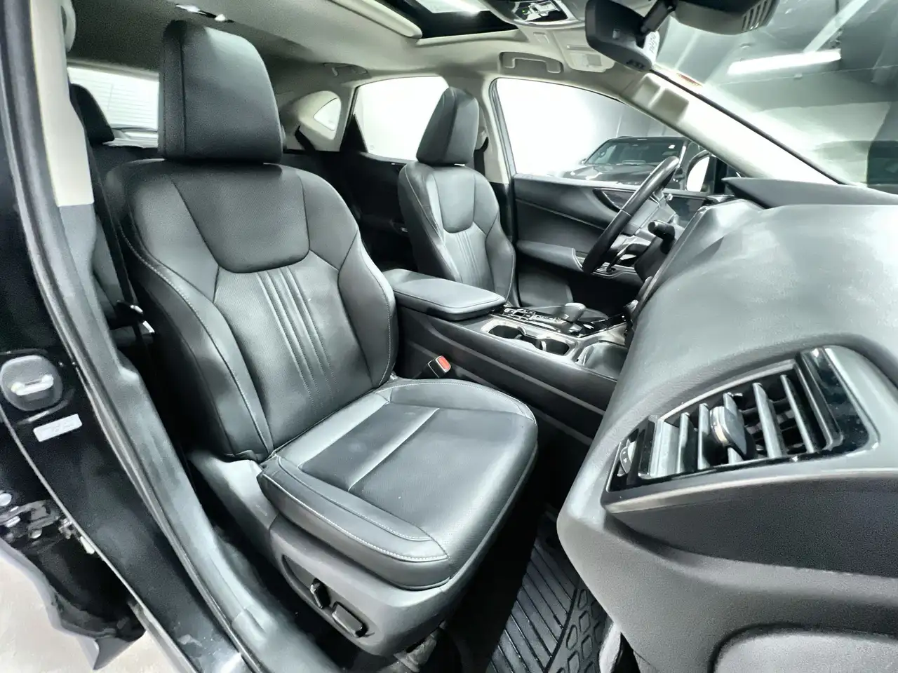 Lexus NX снимка Lexus NX
