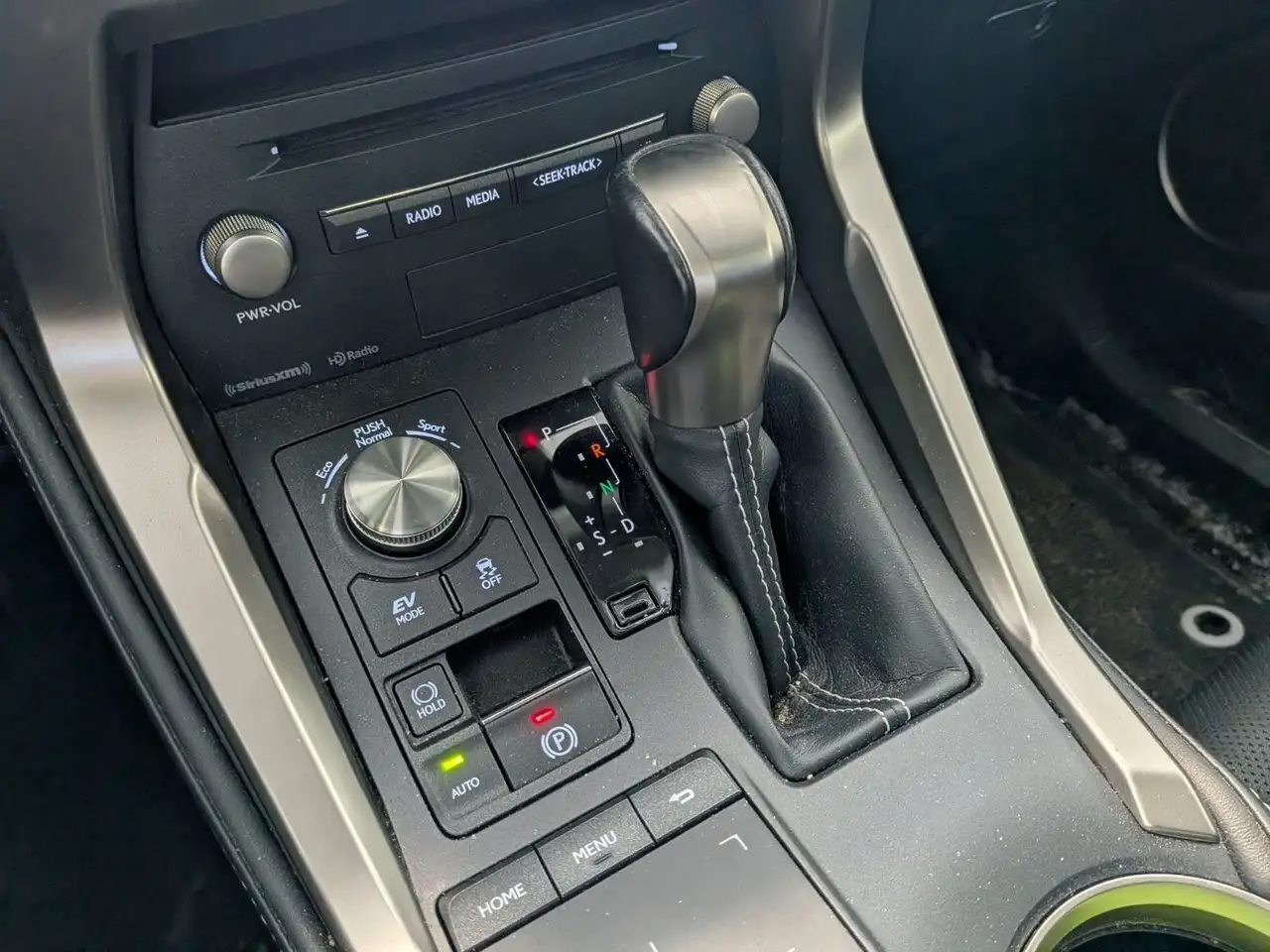 Lexus NX fotografie Lexus NX