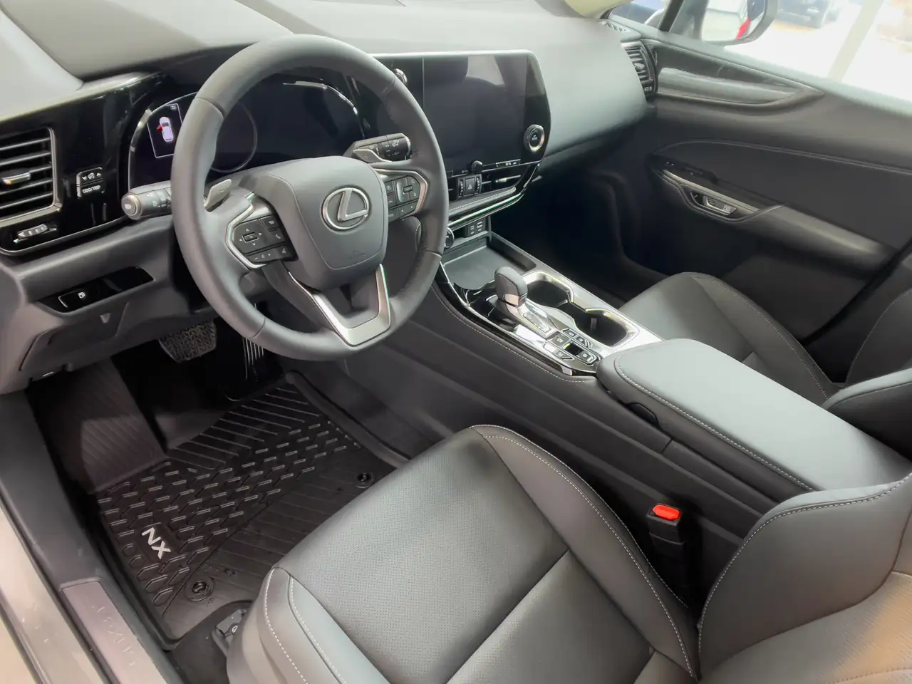 Lexus NX снимка Lexus NX