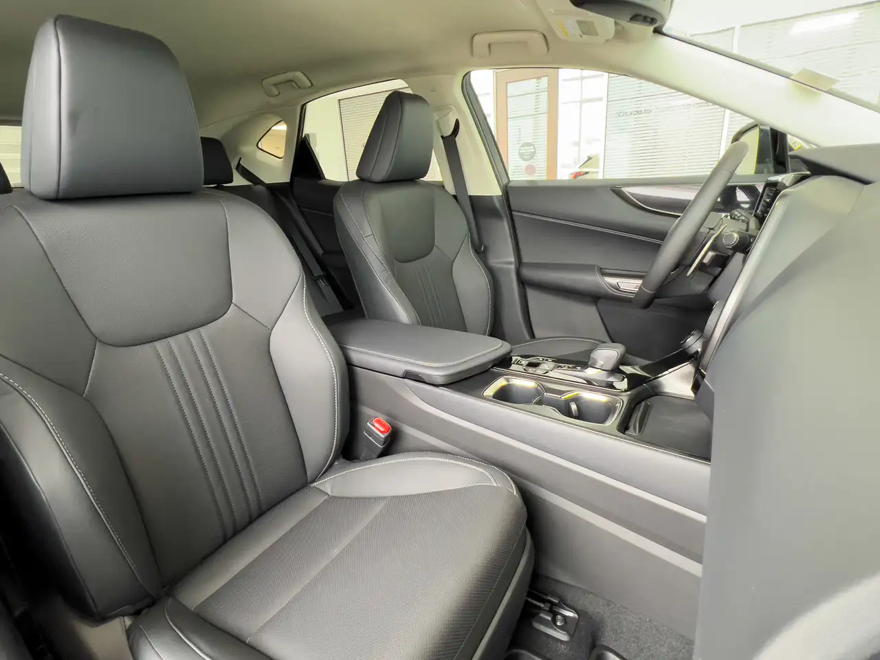 Lexus NX снимка Lexus NX