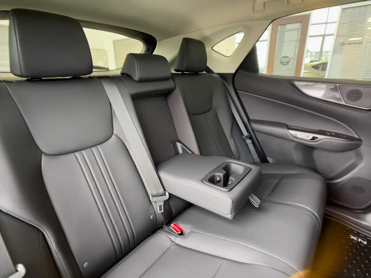 Lexus NX снимка Lexus NX