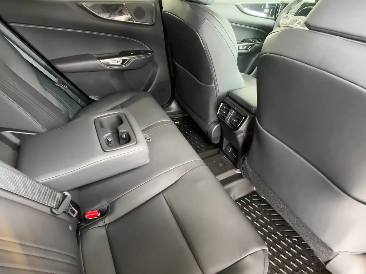 Lexus NX снимка Lexus NX