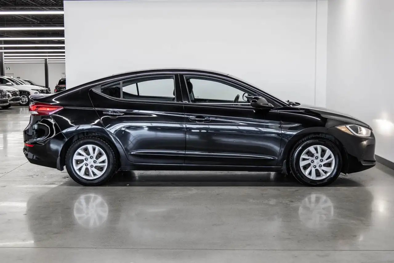 Hyundai ELANTRA снимка Hyundai ELANTRA