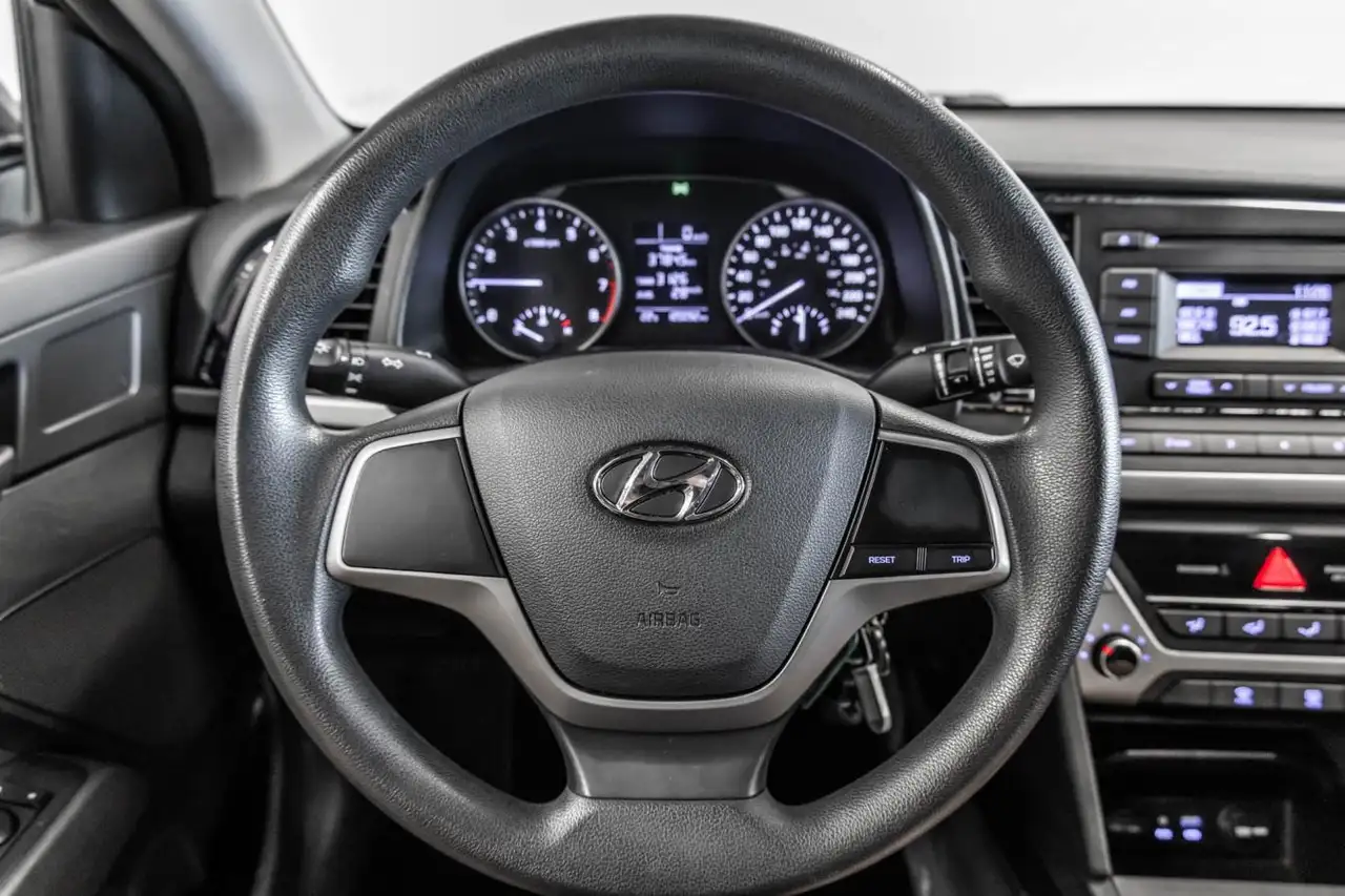 Hyundai ELANTRA снимка Hyundai ELANTRA