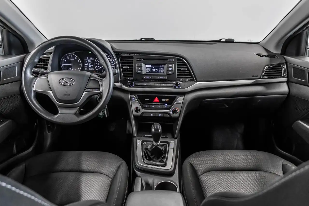 Hyundai ELANTRA снимка Hyundai ELANTRA