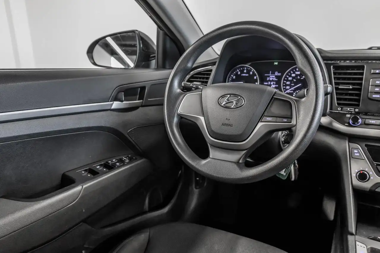 Hyundai ELANTRA снимка Hyundai ELANTRA