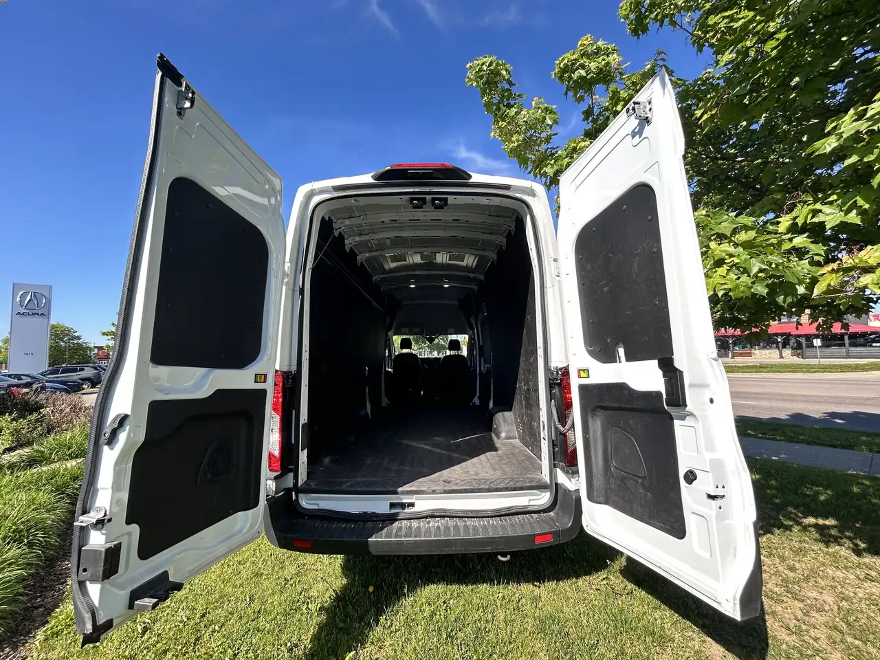 Ford Transit Cargo Van снимка Ford Transit Cargo Van