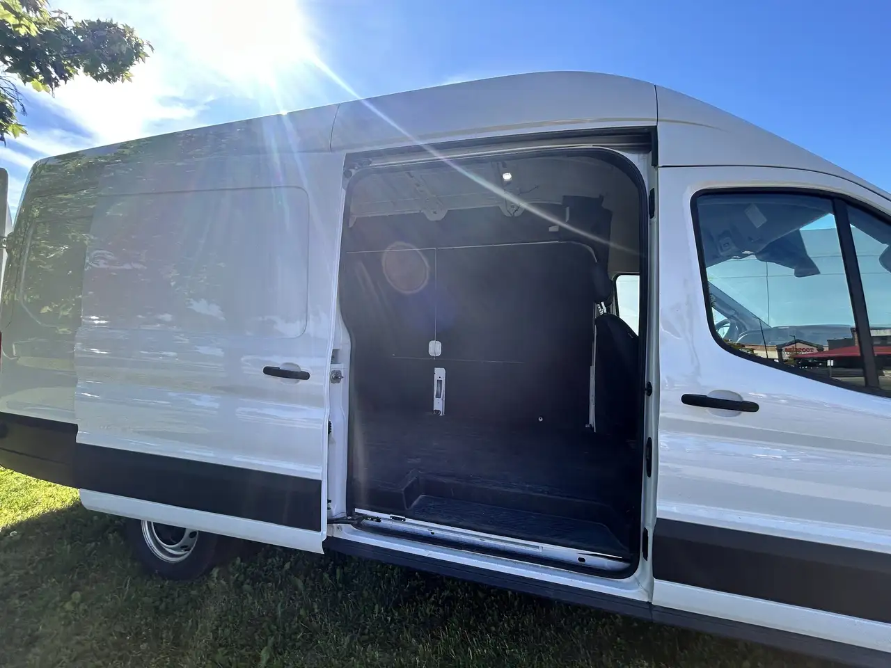 Ford Transit Cargo Van снимка Ford Transit Cargo Van