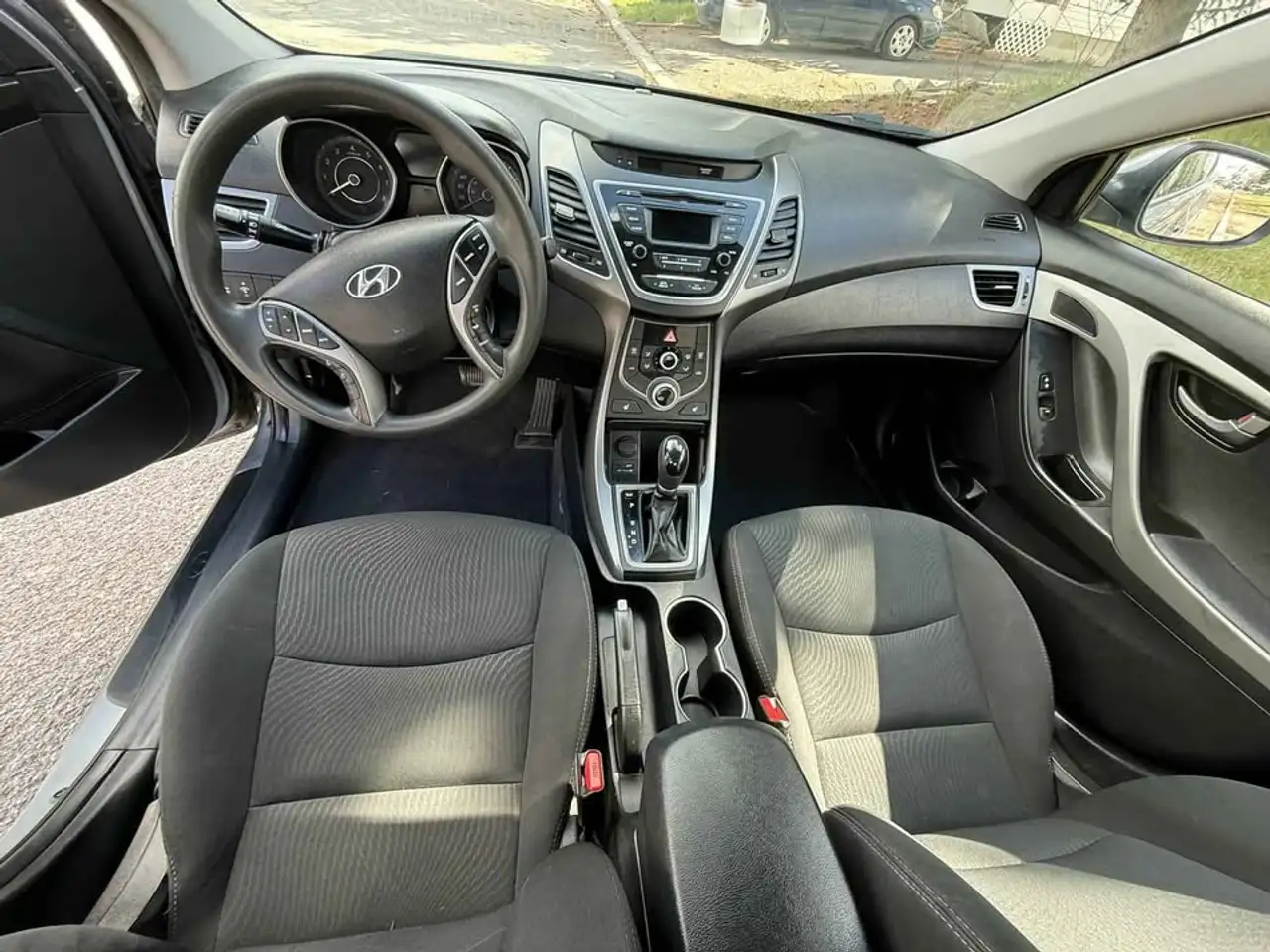 Hyundai ELANTRA снимка Hyundai ELANTRA