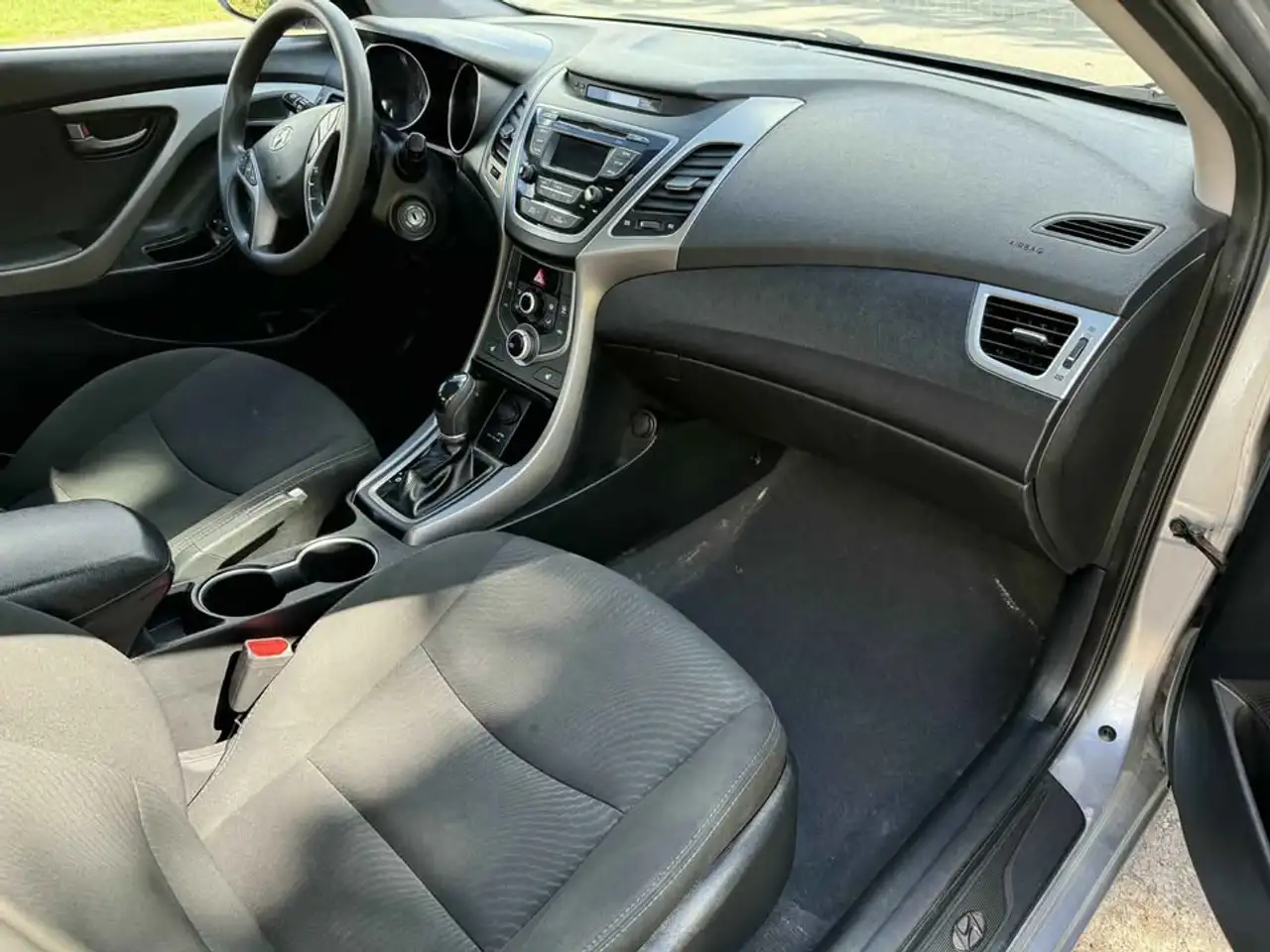 Hyundai ELANTRA снимка Hyundai ELANTRA