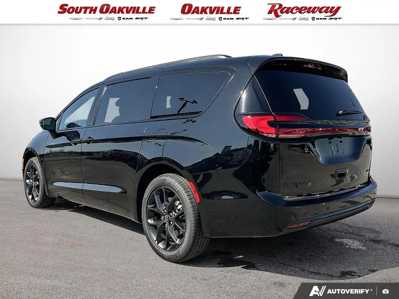 Chrysler Pacifica photo Chrysler Pacifica