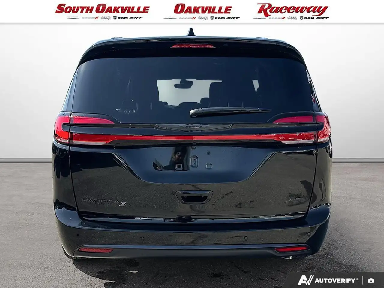 Chrysler Pacifica photo Chrysler Pacifica