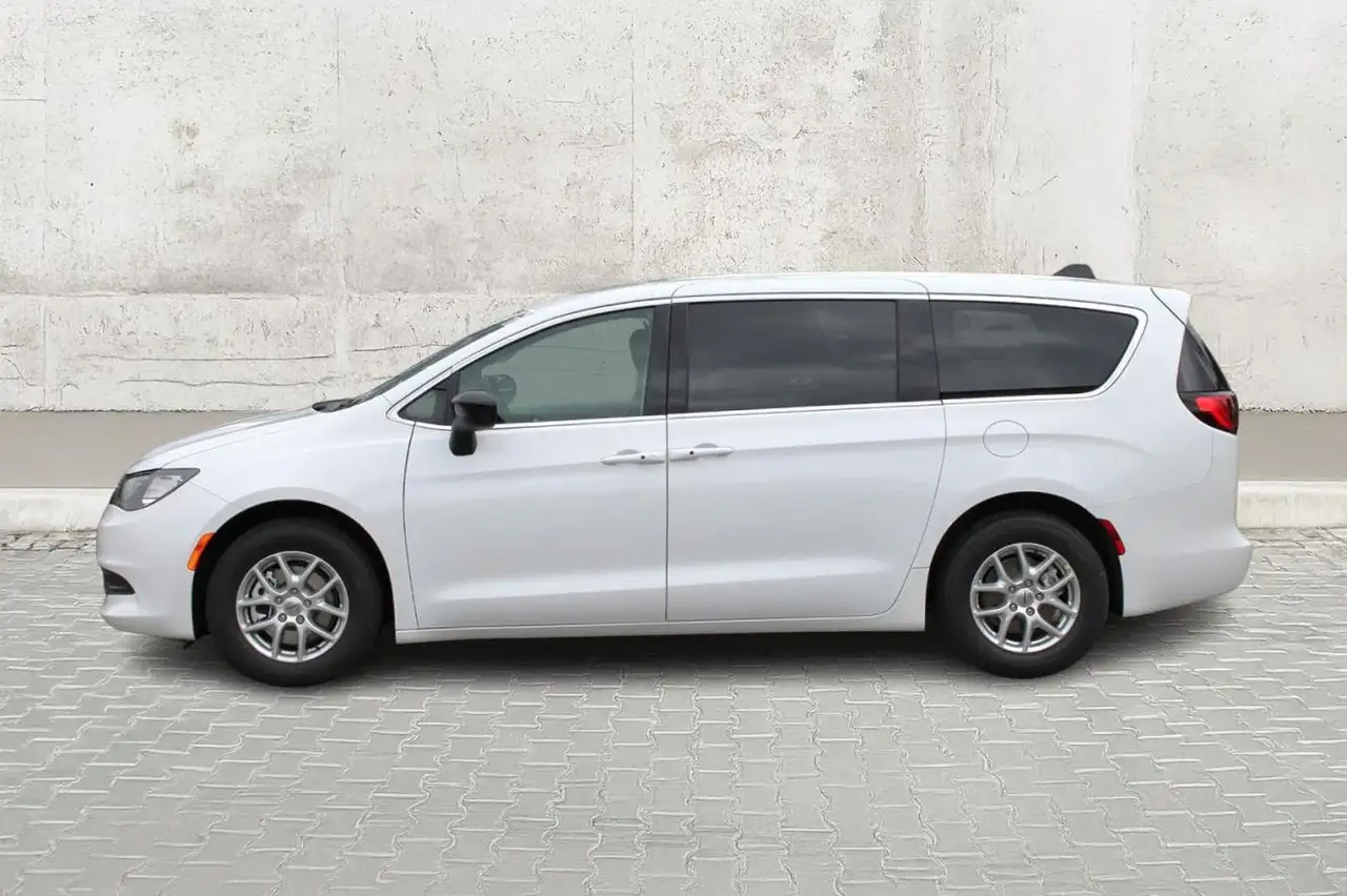 Chrysler Grand Caravan photo Chrysler Grand Caravan