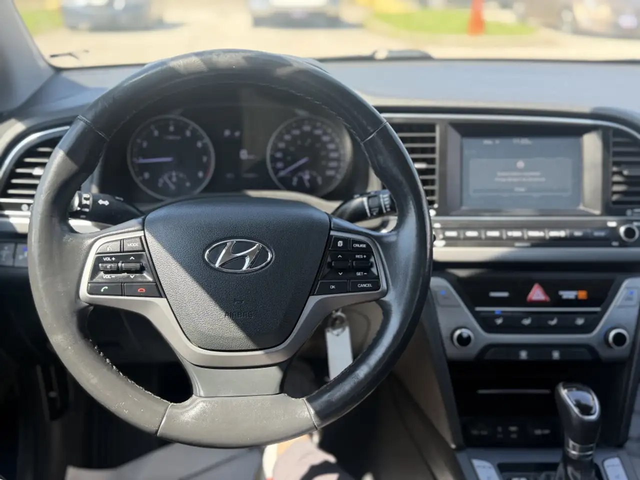 Hyundai ELANTRA снимка Hyundai ELANTRA