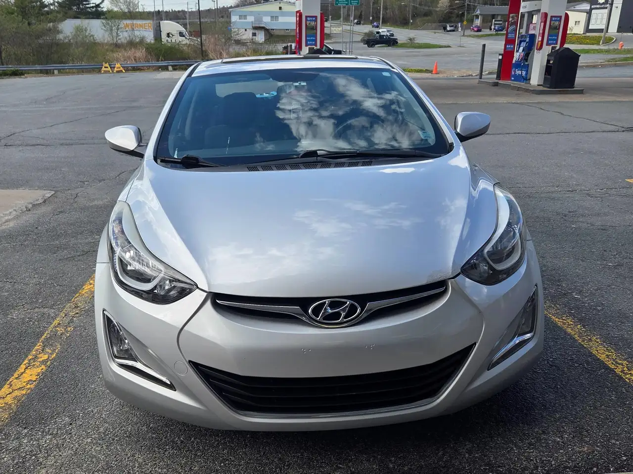 Hyundai ELANTRA photo Hyundai ELANTRA