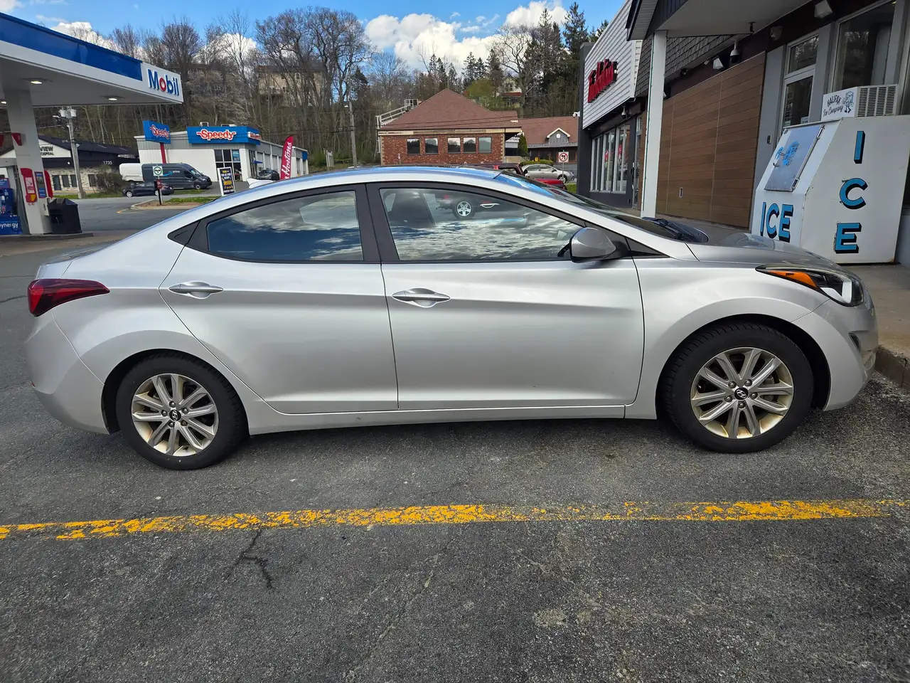 Hyundai ELANTRA photo Hyundai ELANTRA