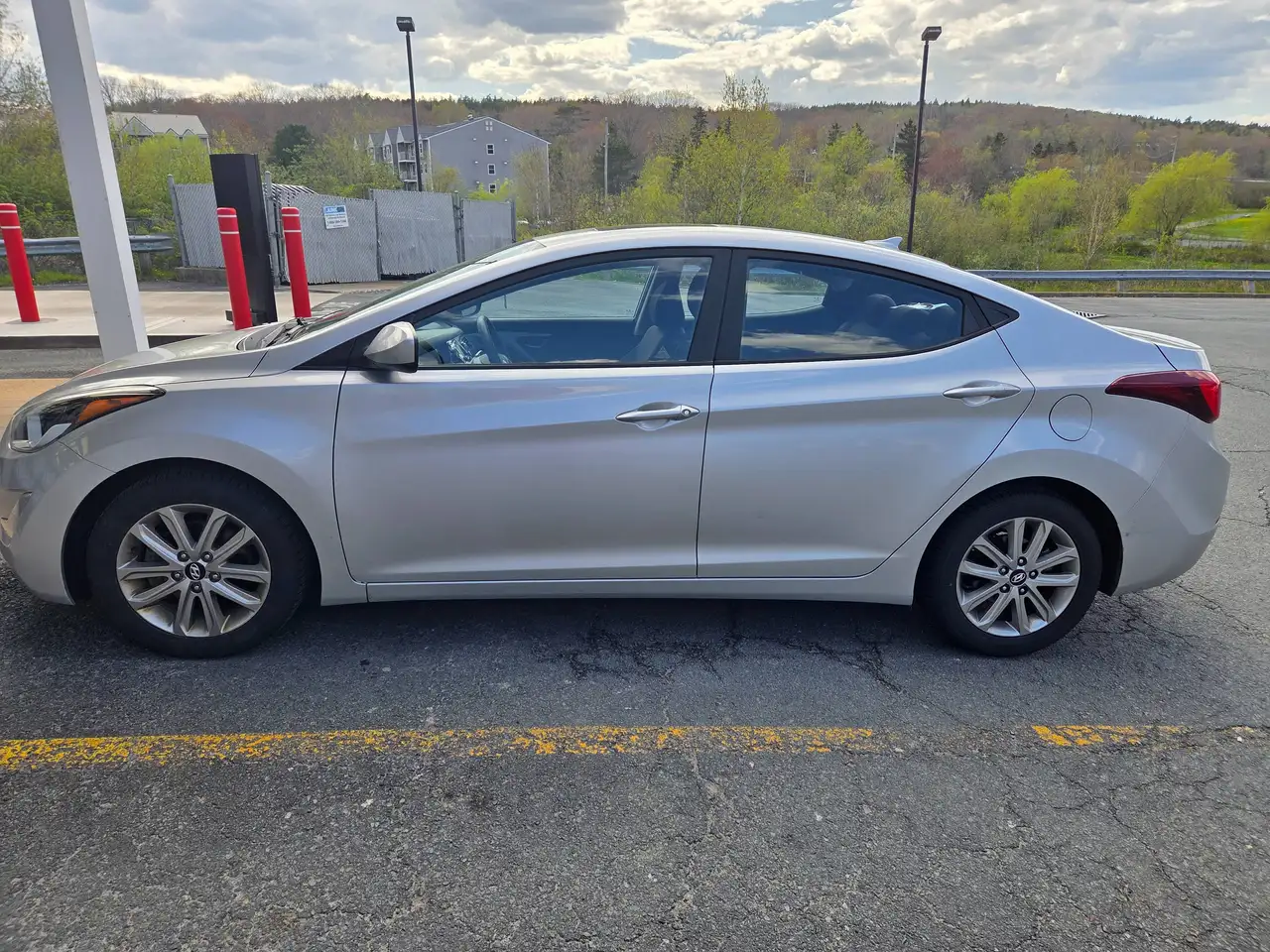 Hyundai ELANTRA photo Hyundai ELANTRA