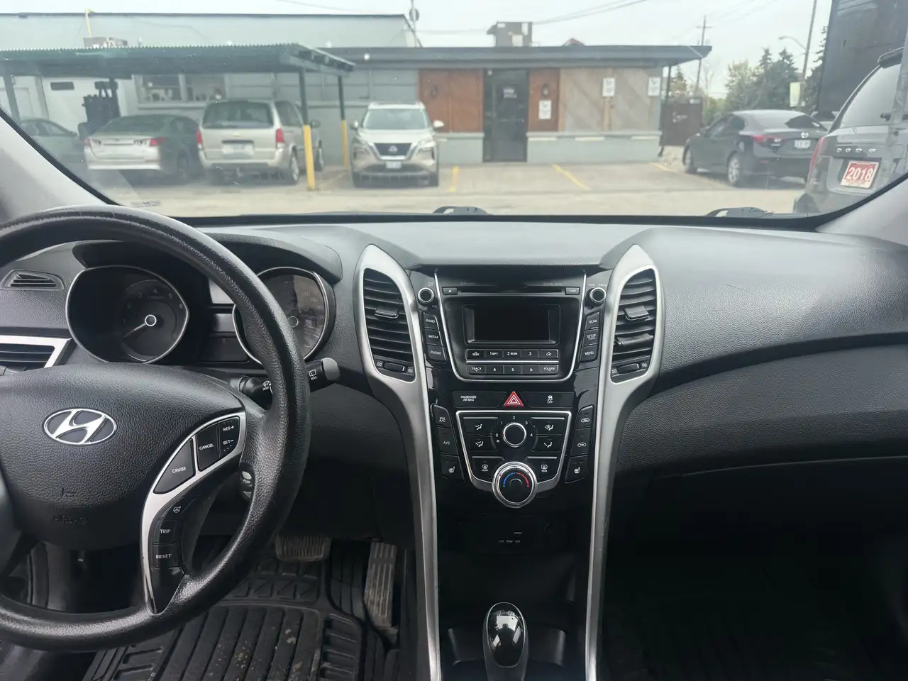 Hyundai ELANTRA снимка Hyundai ELANTRA