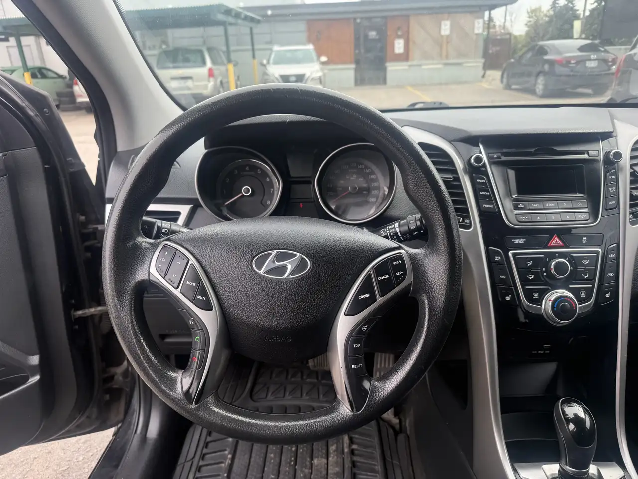 Hyundai ELANTRA снимка Hyundai ELANTRA