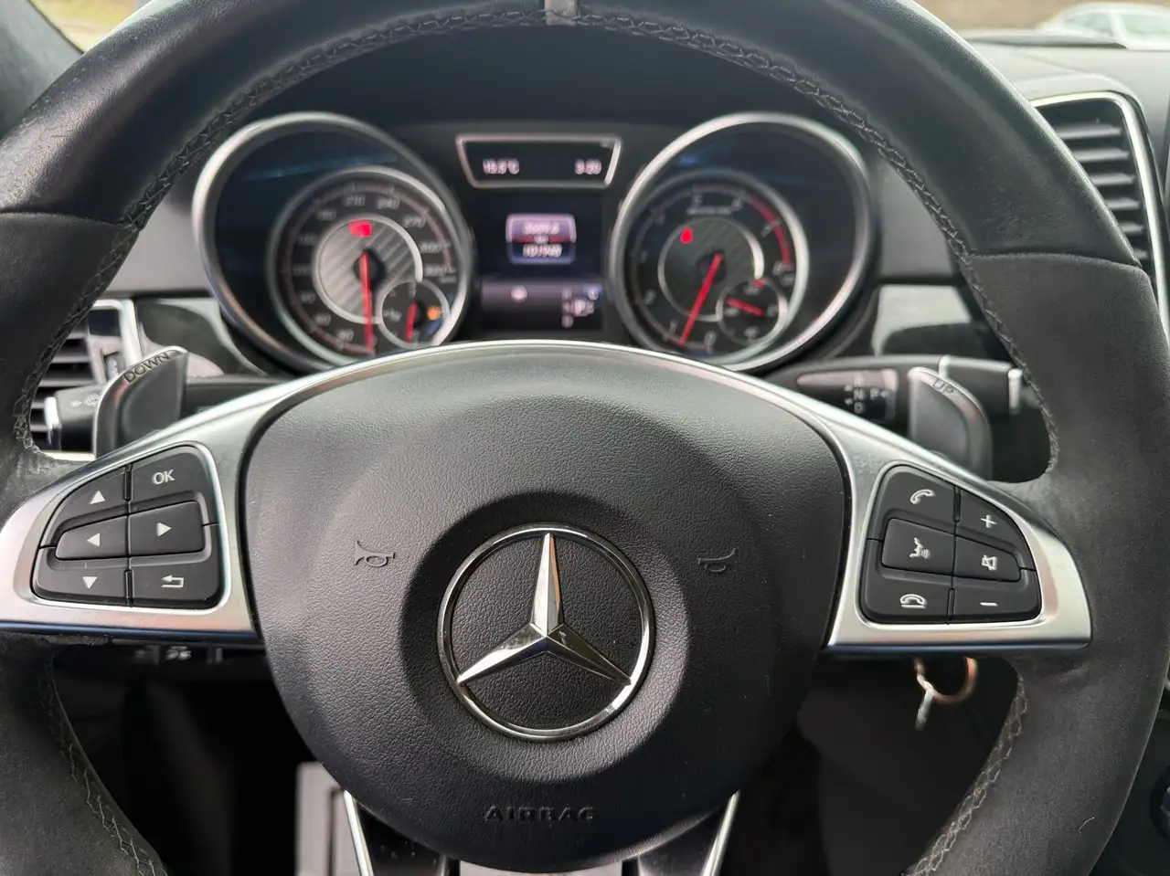 Mercedes-Benz GLE снимка Mercedes-Benz GLE