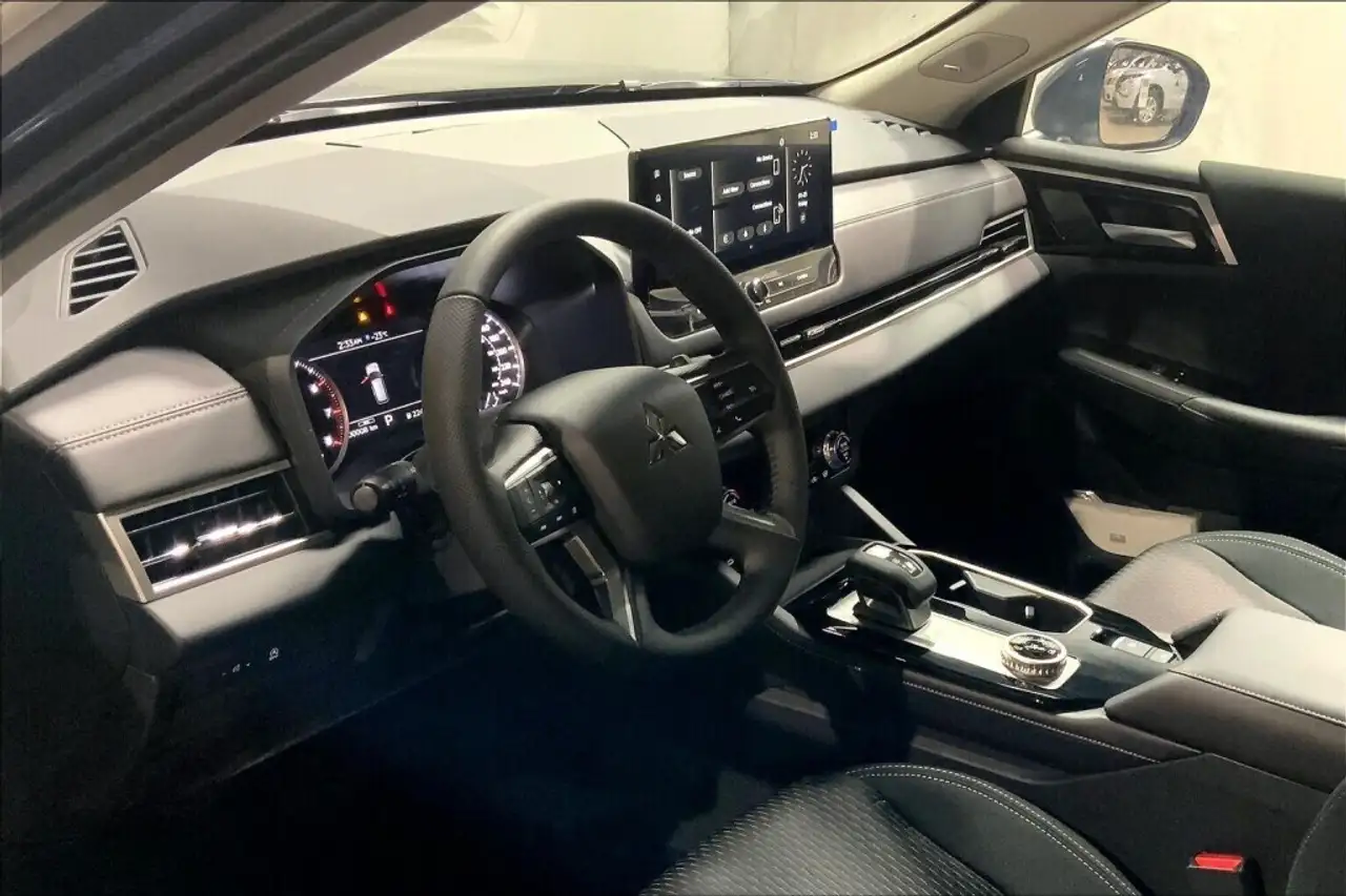 Mitsubishi Outlander photo Mitsubishi Outlander