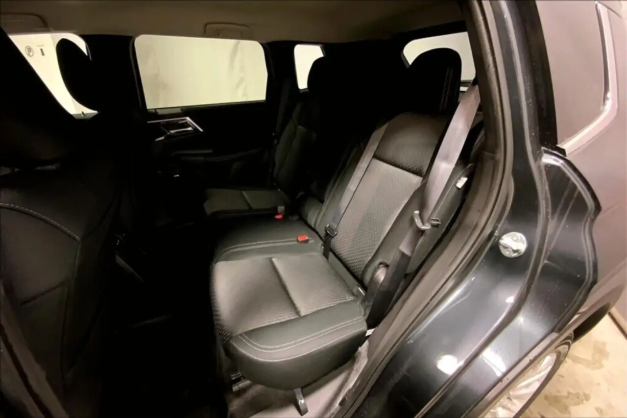 Mitsubishi Outlander photo Mitsubishi Outlander