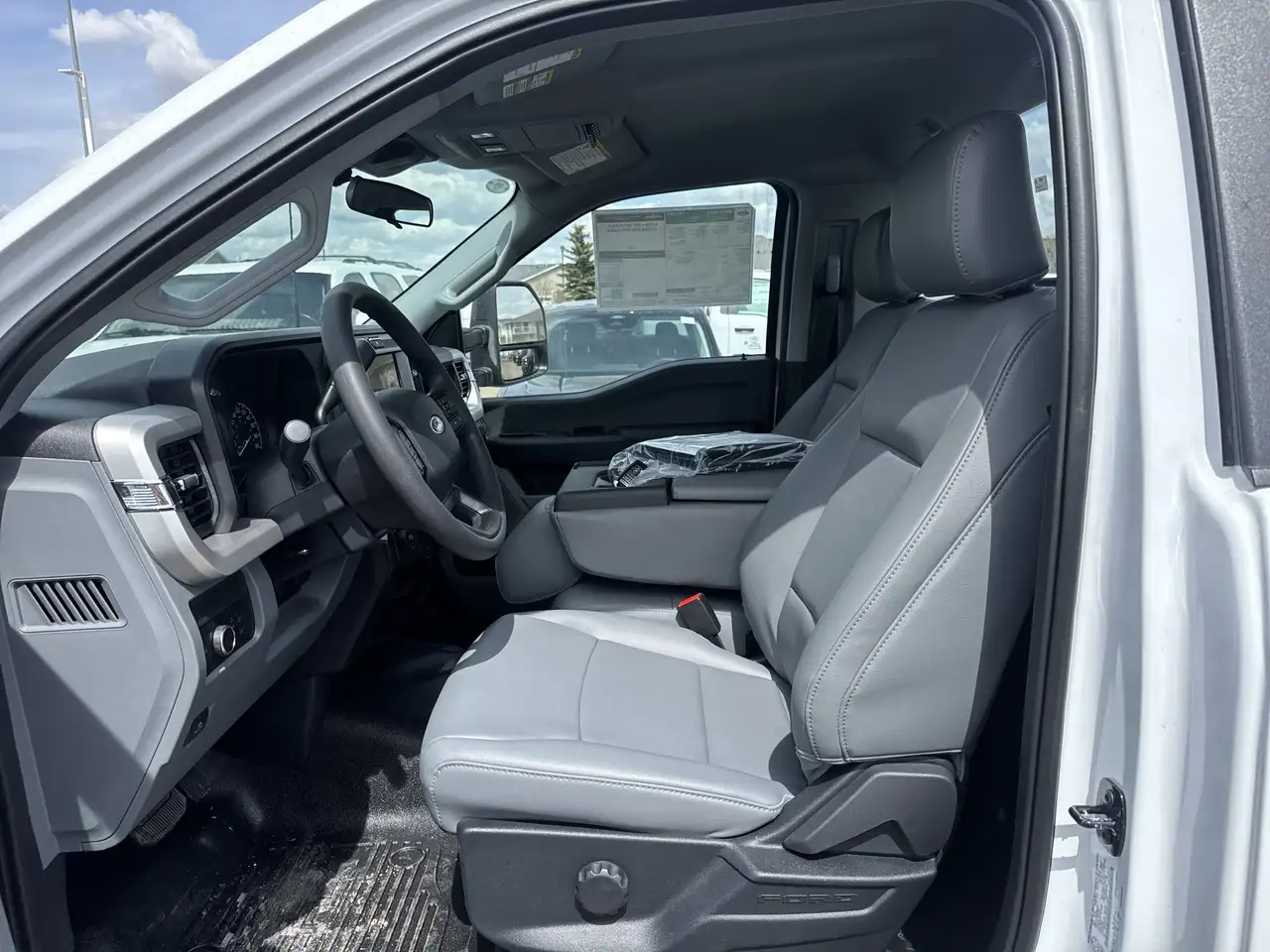 Ford F-550 Super Duty photo Ford F-550 Super Duty