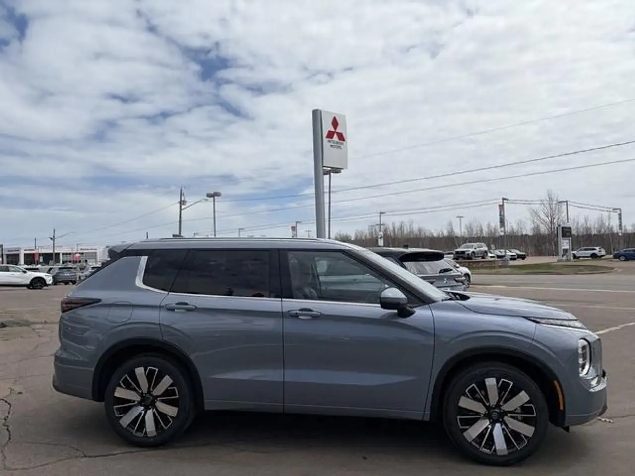 Mitsubishi Outlander photo Mitsubishi Outlander