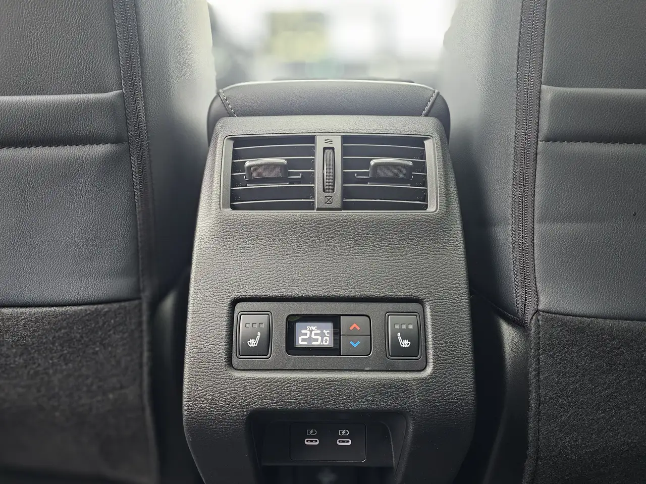 Mitsubishi Outlander снимка Mitsubishi Outlander