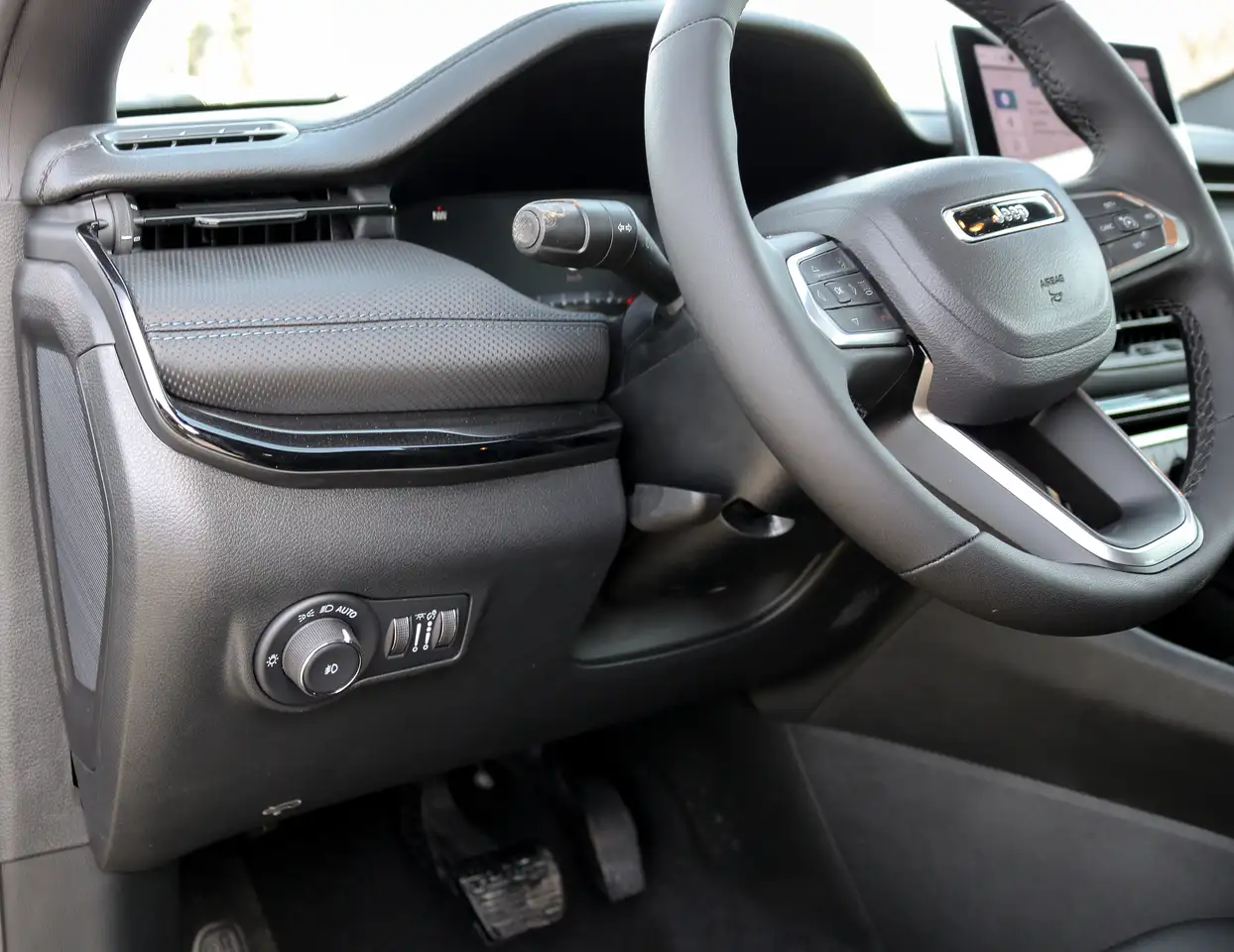 Jeep Compass photo Jeep Compass