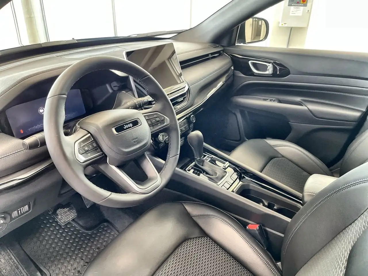 Jeep Compass photo Jeep Compass