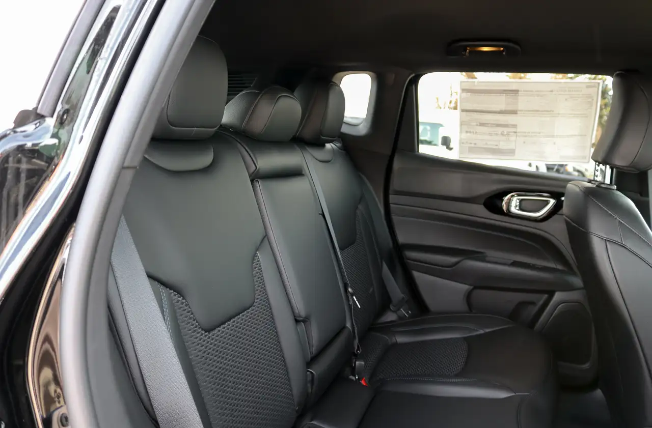 Jeep Compass photo Jeep Compass
