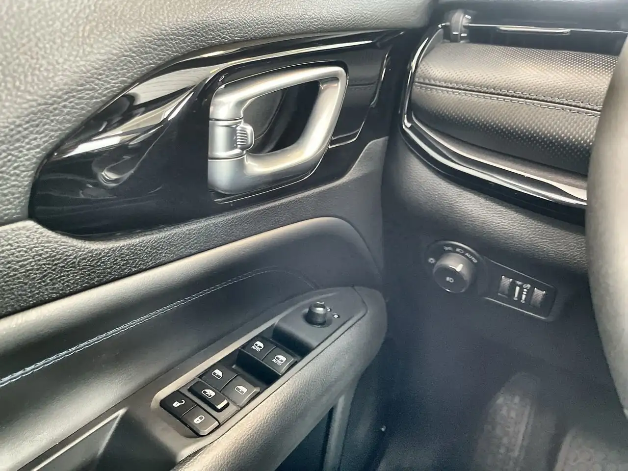 Jeep Compass photo Jeep Compass